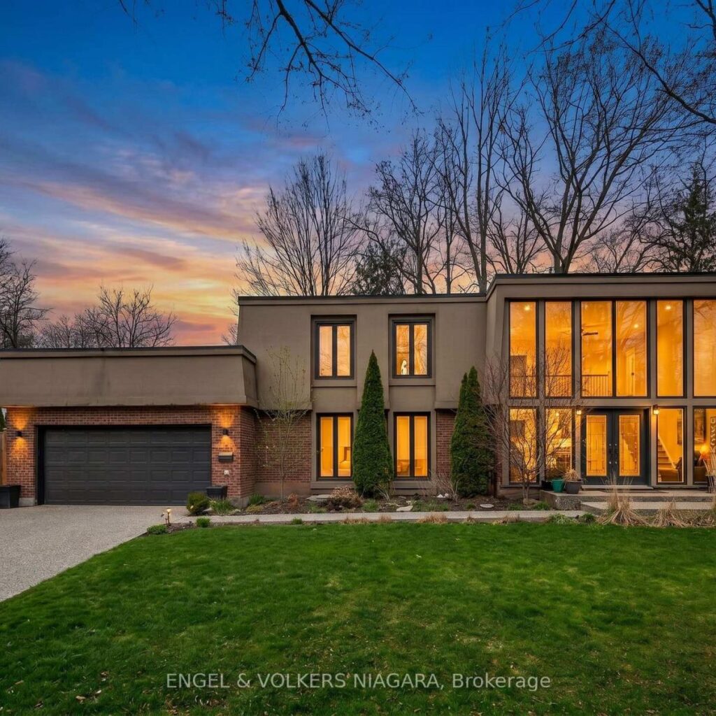 Twilight exterior photo of 2459 Noella Crescent, Niagara Region property listing by Ken Peterkin